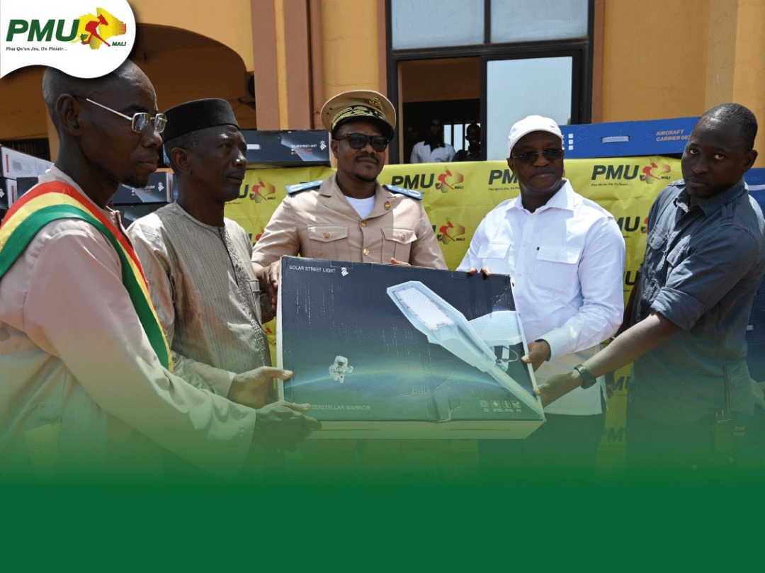PMU Mali dote l’Université de Ségou de 100 lampadaires solaires 